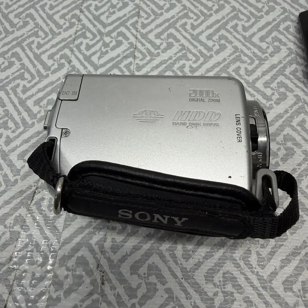 Sony Handycam DCR-SR68 80GB Camcorder Silver - For Parts/Repair - Blur On Zoom